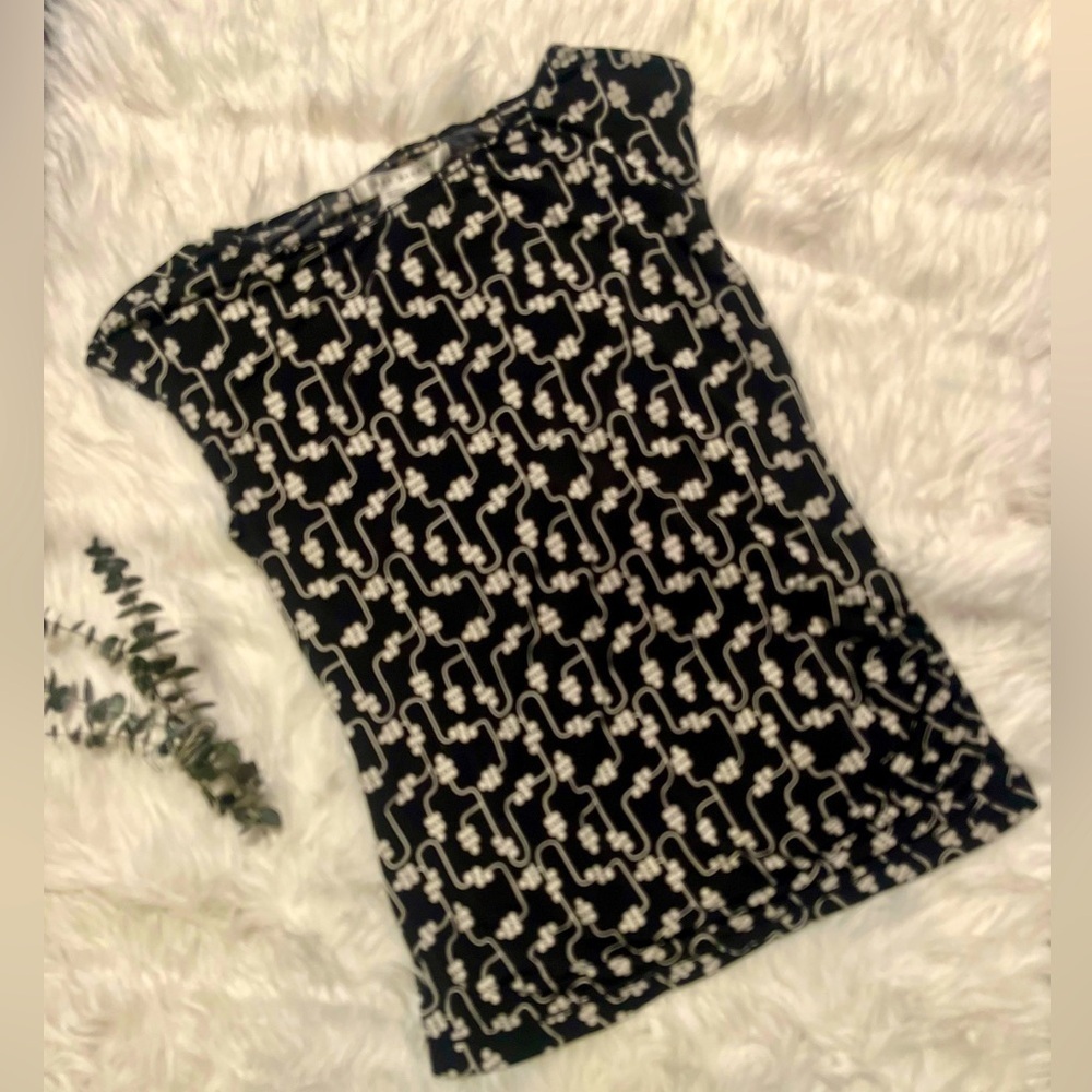 Max studio large black and ivory sleeveless top